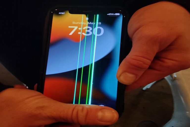 Green Line on the Phone Screen